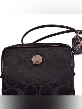 Coach Signature Hampton Wristlet
